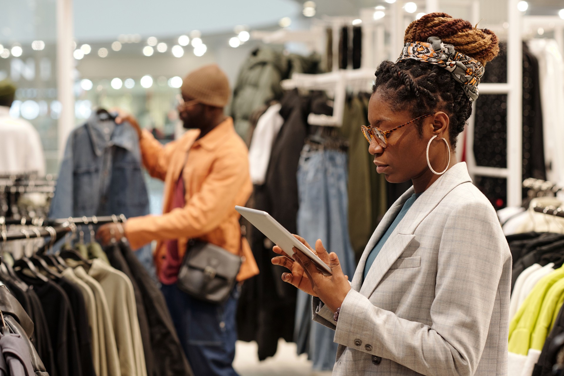 Clerk scrolling through online items